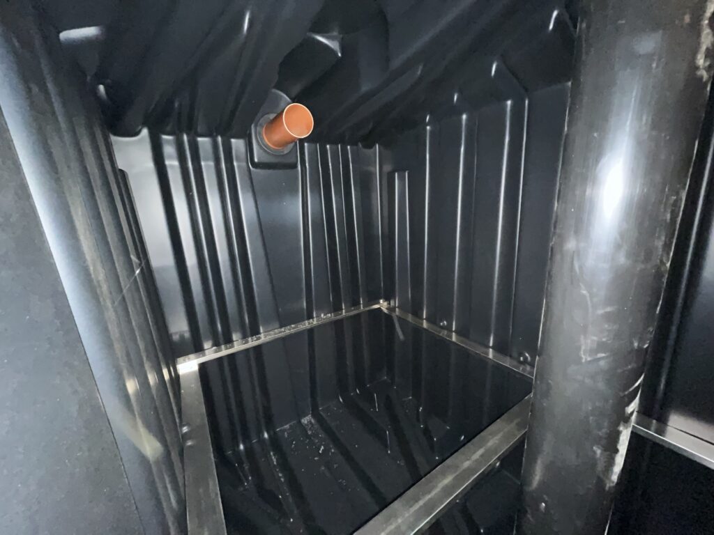 Fabrication Allemande: renfort cadre en inox à l'intérieur de la cuve